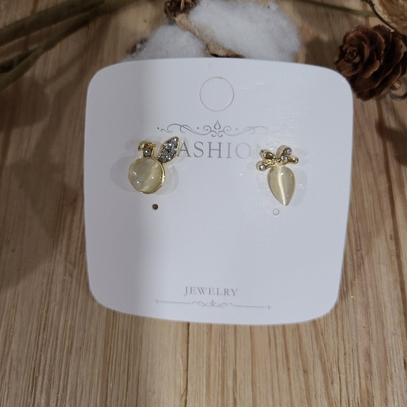 🐰🥕NEW🐰🥕ADORABLE!! BUNNY AND CARROT STUD CZ EARRINGS 🐰🥕 - Picture 11 of 13